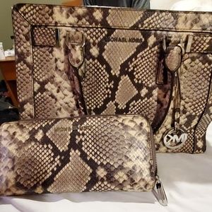 Micheal Kors purse with matching wallet